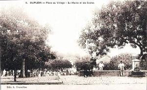 808- Dupleix - Place du village - Mairie et ecoles
